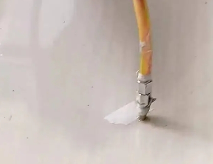 包头瓷砖空鼓维修公司专业解答在瓷砖铺贴过程中，如果使用的砂料过粗（如全部使用了粗砂），可能会导致以下问题